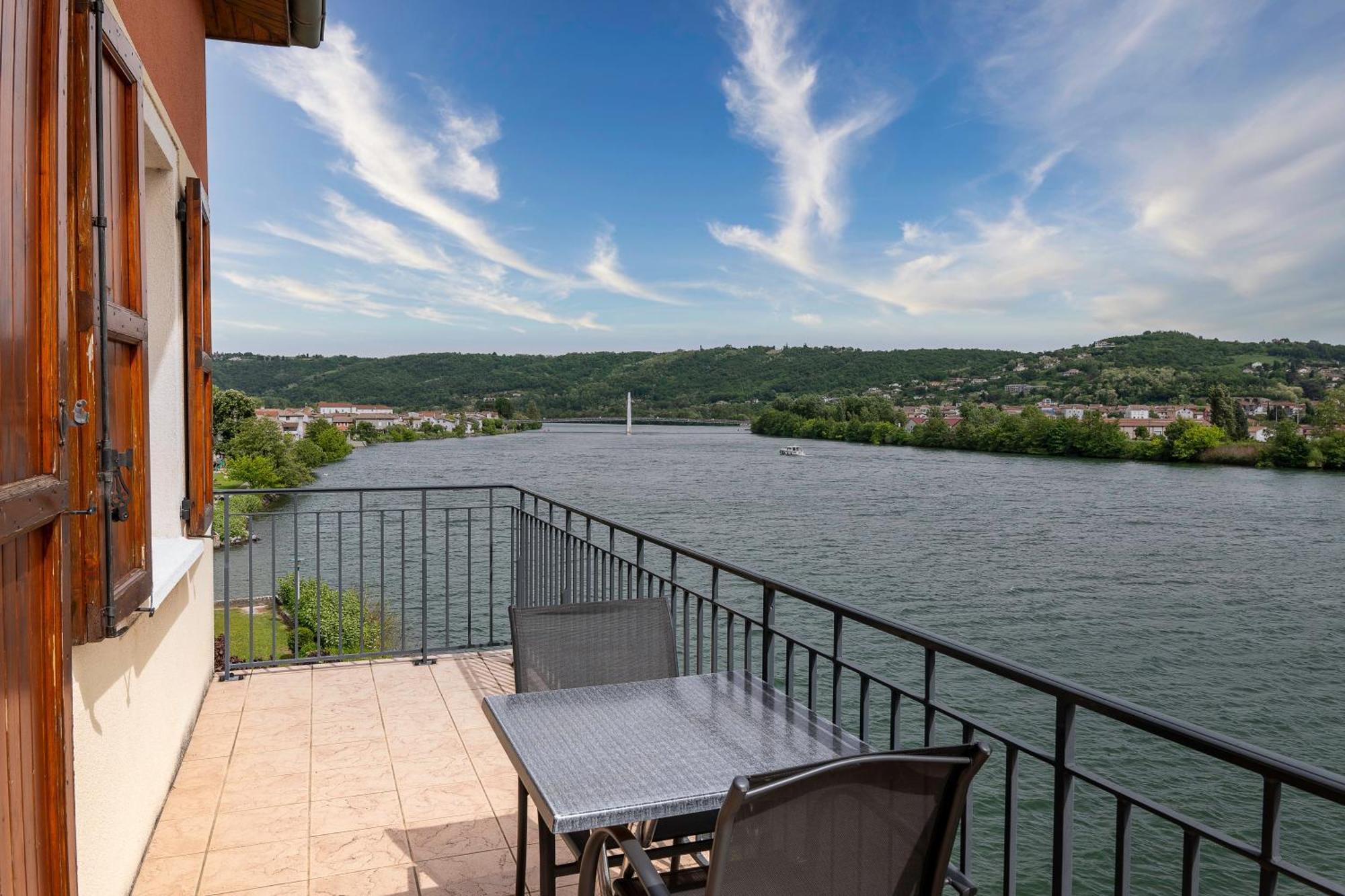 Hotel Beau Rivage Condrieu 꽁드리유 외부 사진
