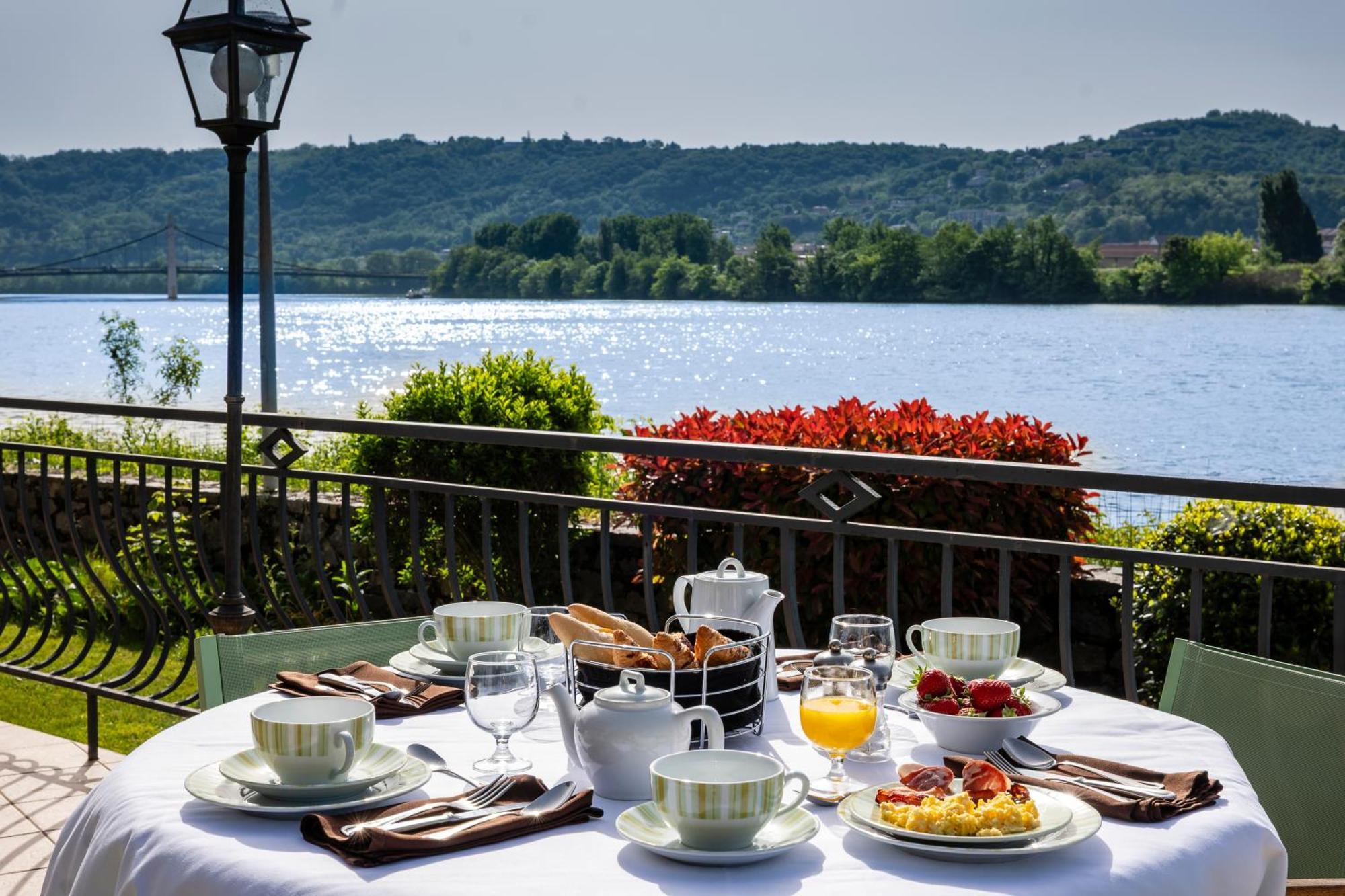 Hotel Beau Rivage Condrieu 꽁드리유 외부 사진
